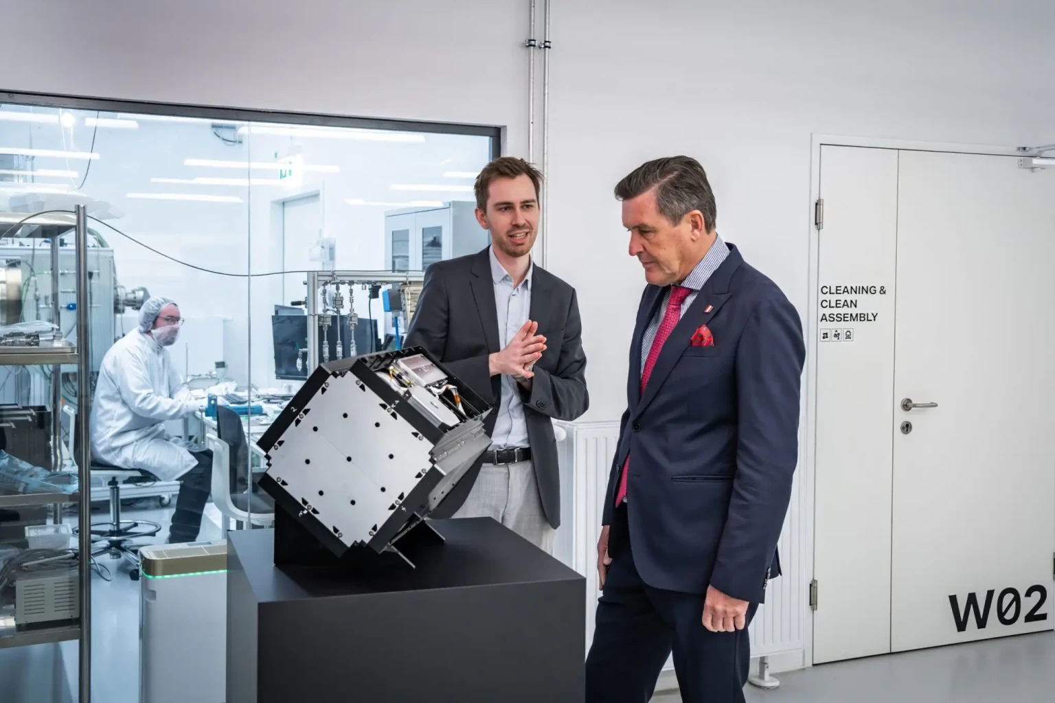 Peter Hanke zu Besuch bei GATE Space. | © Tobias Holzer